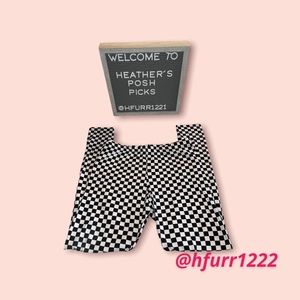 BLACK & WHITE CHECKER LEGGING SIZE LARGE - JUNIORS